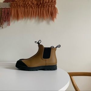 Everlane Chelsea Rain Boot size 9